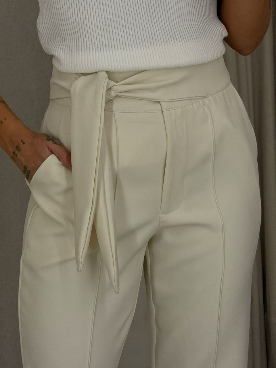 CALÇA PAOLA AMARRAÇÃO AREIA