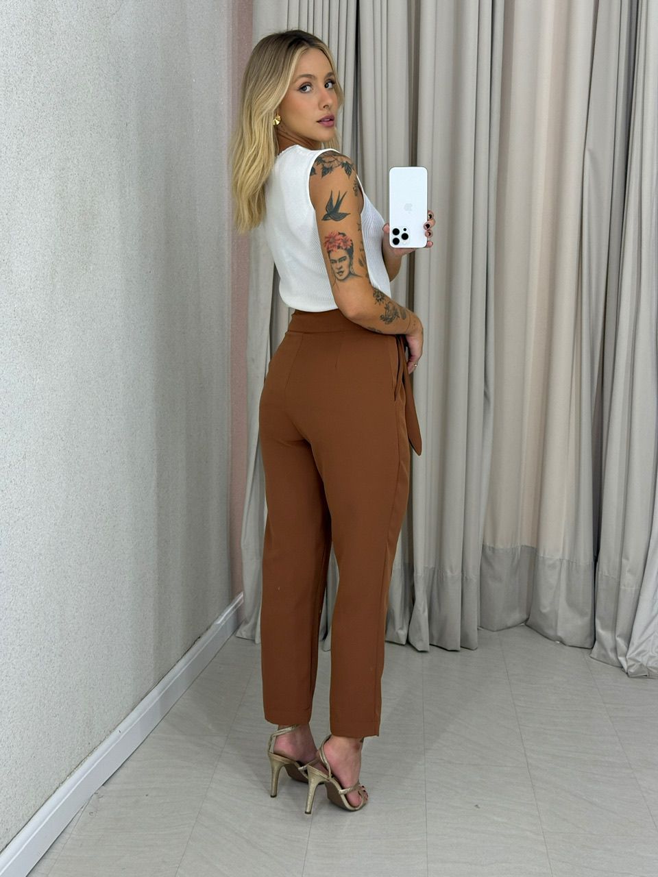 CALÇA PAOLA AMARRAÇÃO CAPUCCINO 