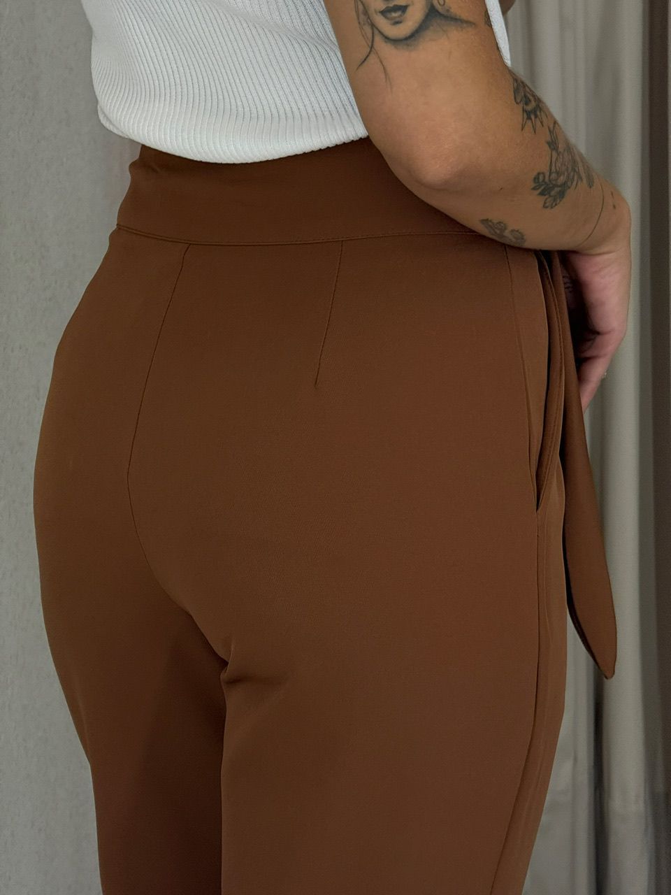 CALÇA PAOLA AMARRAÇÃO CAPUCCINO 