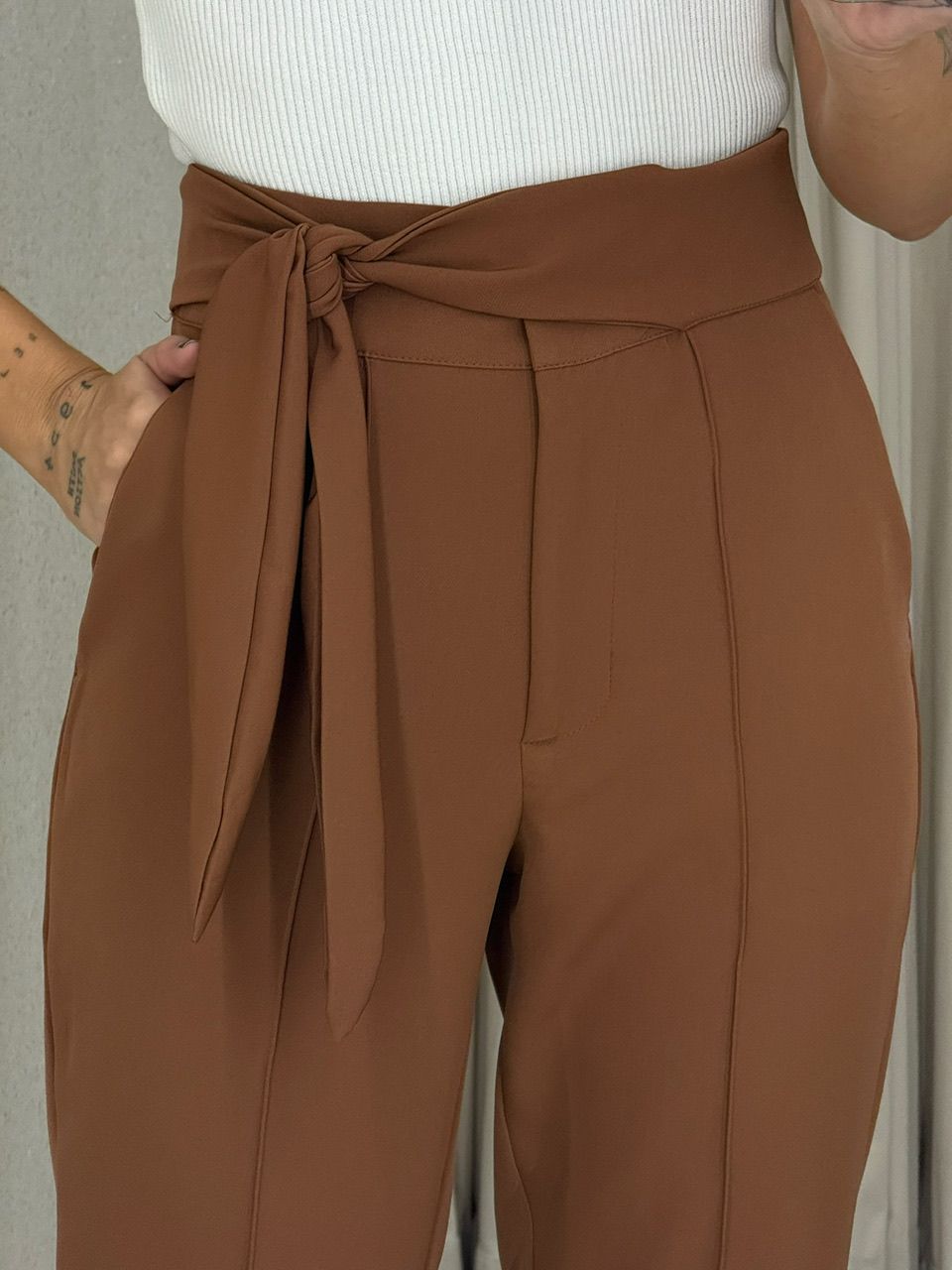 CALÇA PAOLA AMARRAÇÃO CAPUCCINO 