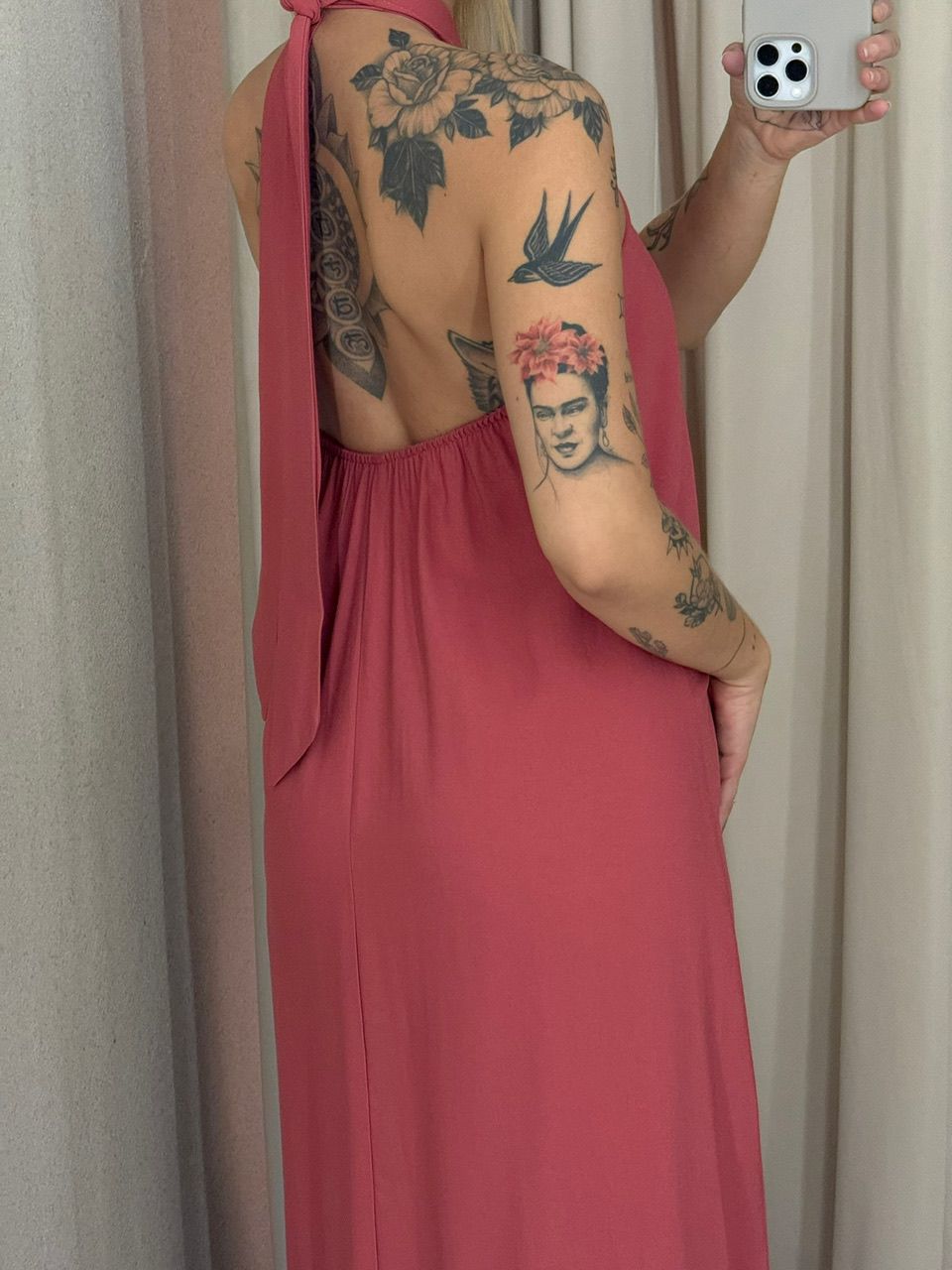 VESTIDO DAMARIS COSTAS ABERTAS GOIABA