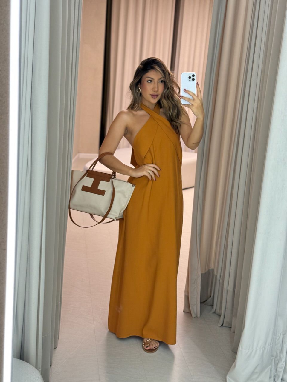 VESTIDO DAMARIS COSTAS ABERTAS MOSTARDA