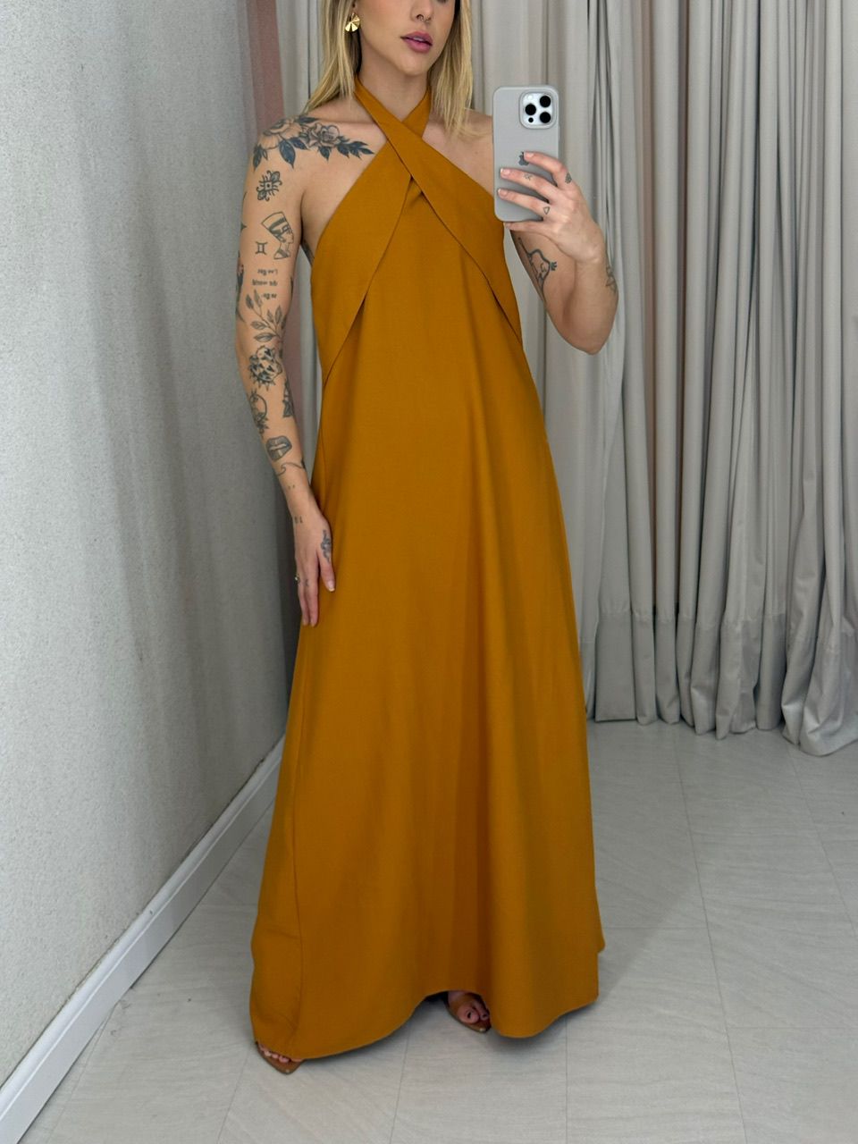 VESTIDO DAMARIS COSTAS ABERTAS MOSTARDA