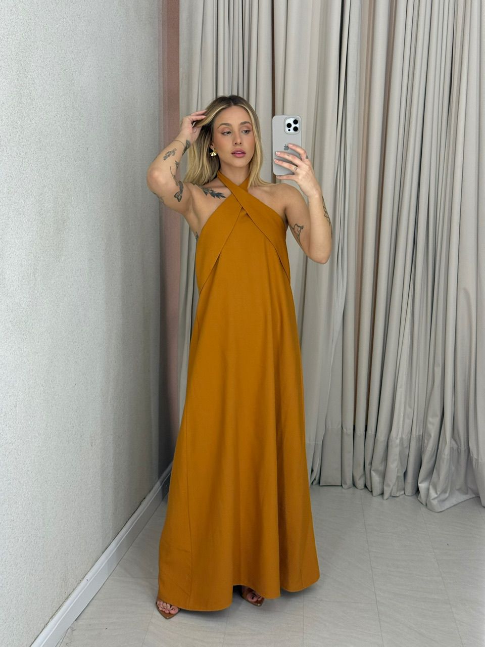 VESTIDO DAMARIS COSTAS ABERTAS MOSTARDA