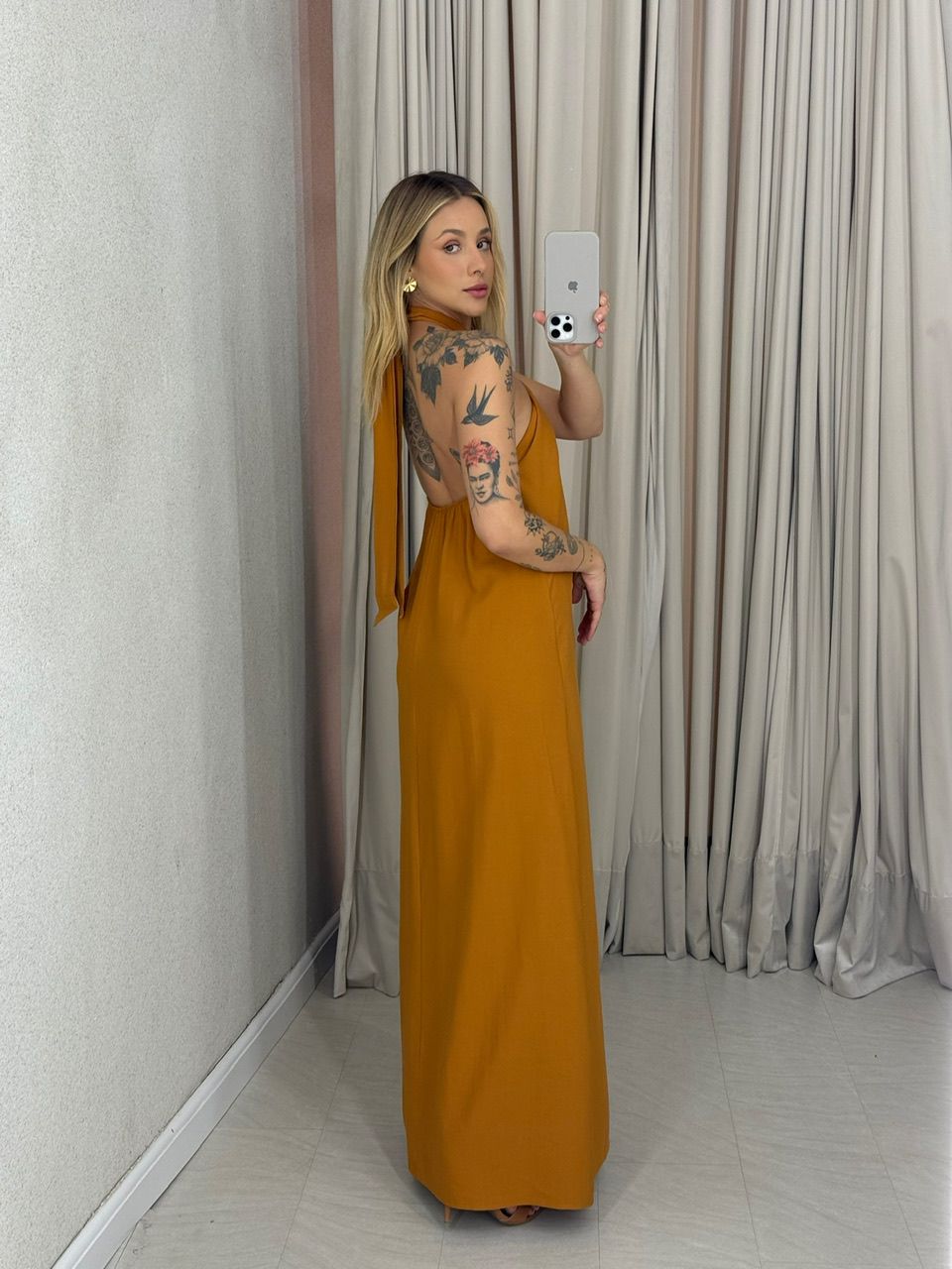 VESTIDO DAMARIS COSTAS ABERTAS MOSTARDA