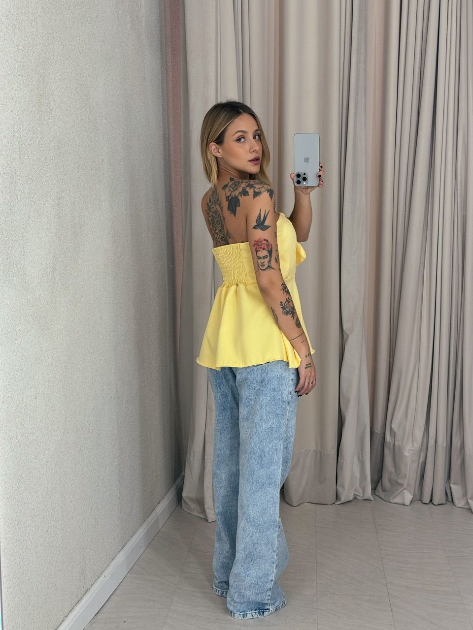 BLUSA FERNANDA FLOR TOMARA QUE CAIA AMARELO MANTEIGA