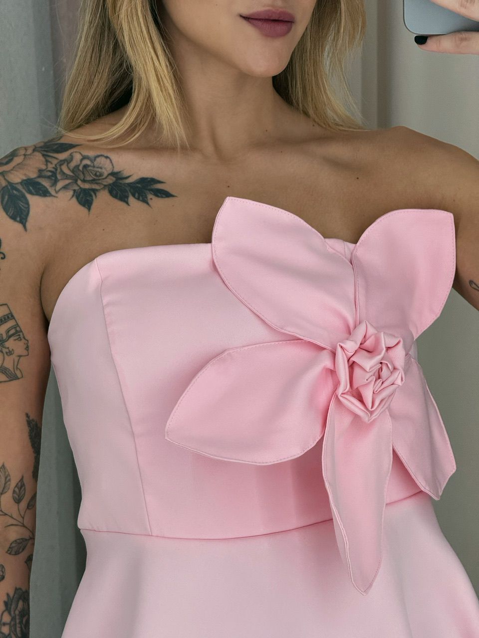 BLUSA FERNANDA FLOR TOMARA QUE CAIA BABY PINK