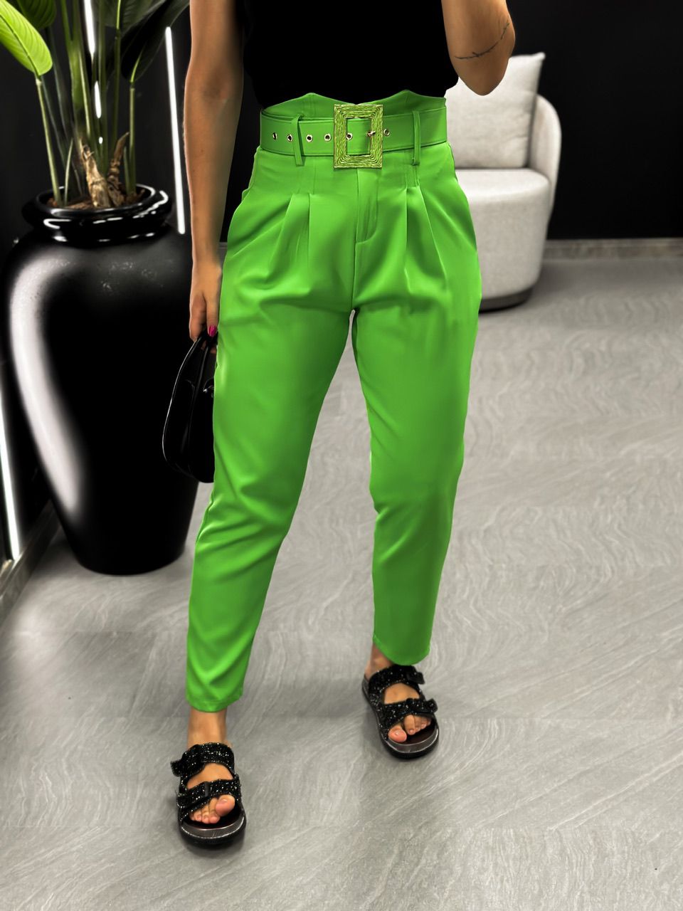 CALÇA MARIA COM CINTO VERDE