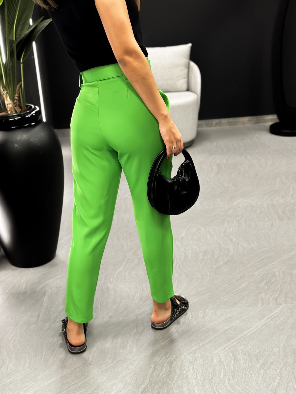 CALÇA MARIA COM CINTO VERDE