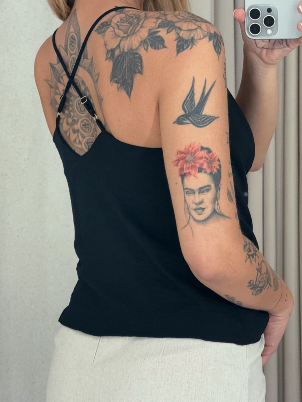 BLUSA PRISCILA ALÇA Preta