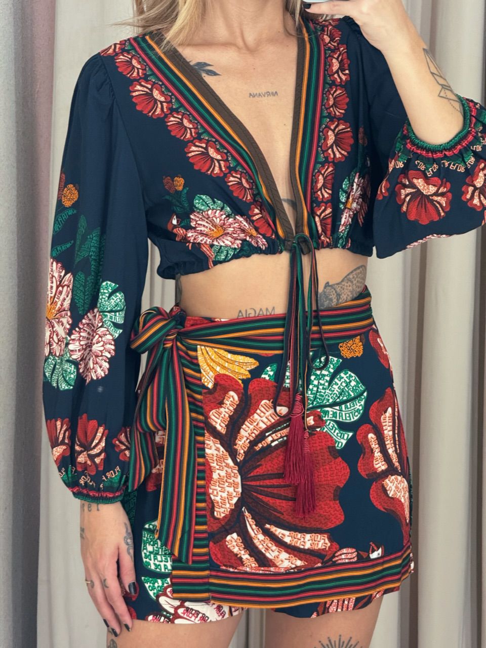 CROPPED MAYARA POMPOM VERMELHO