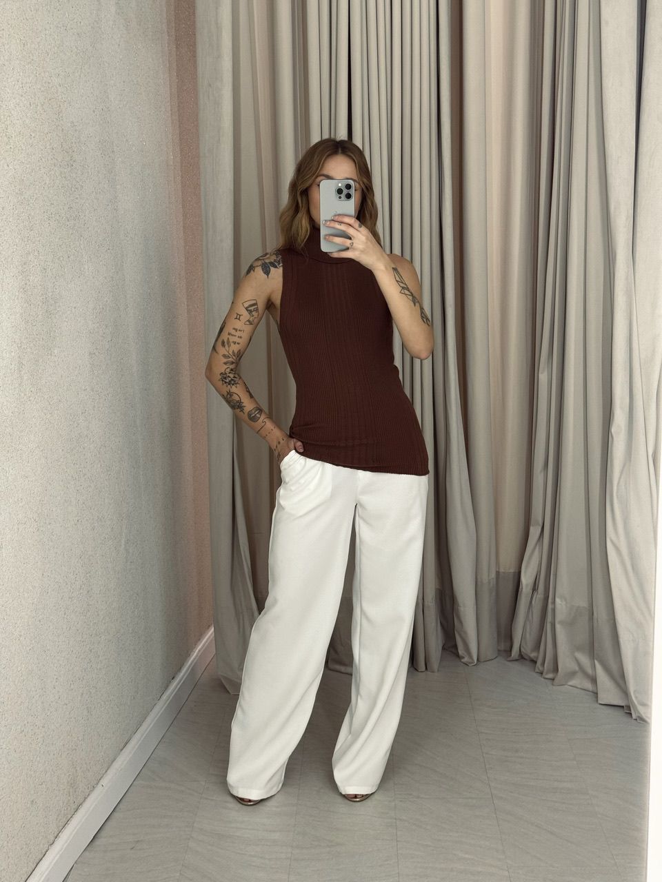 BLUSA PALOMA GOLA ALTA MARROM