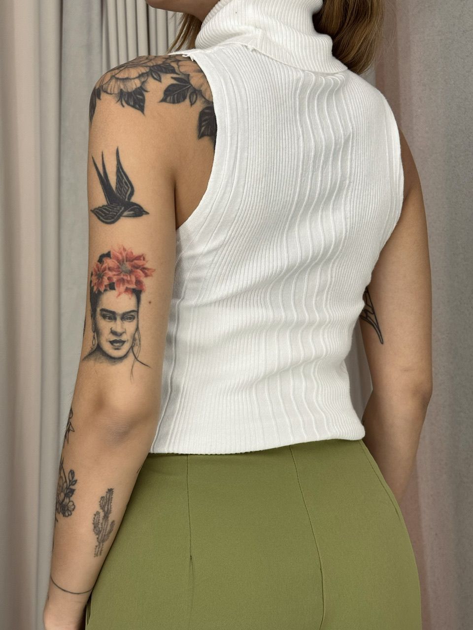 BLUSA PALOMA GOLA ALTA OFF