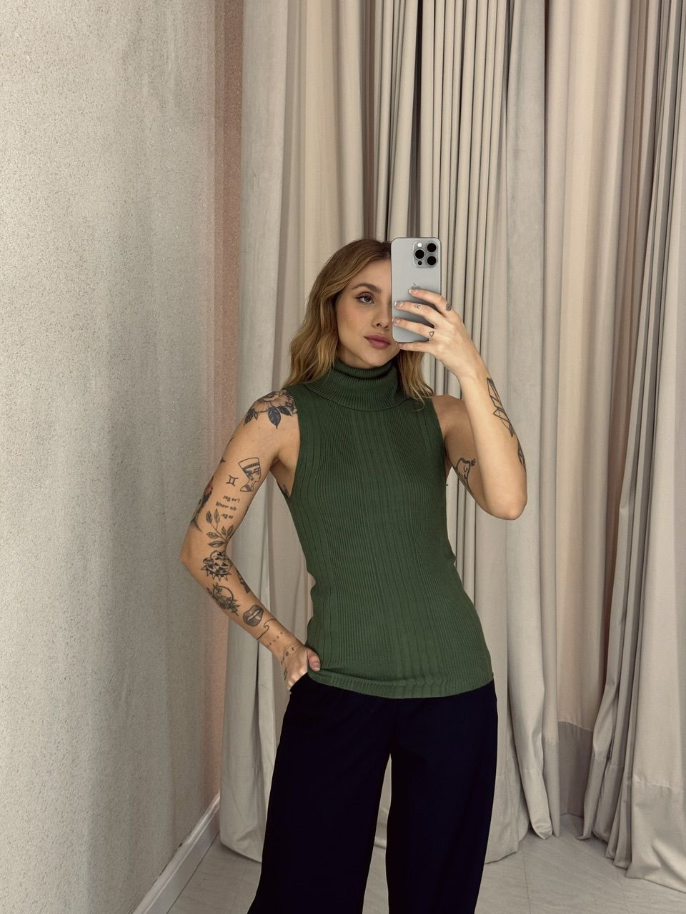 BLUSA PALOMA GOLA ALTA VERDE