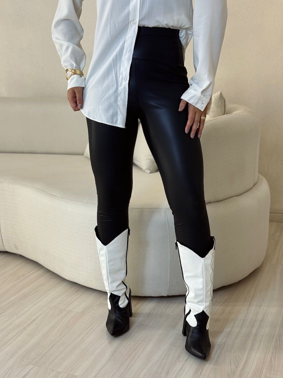 CALÇA REBECA COURO FAKE PRETO