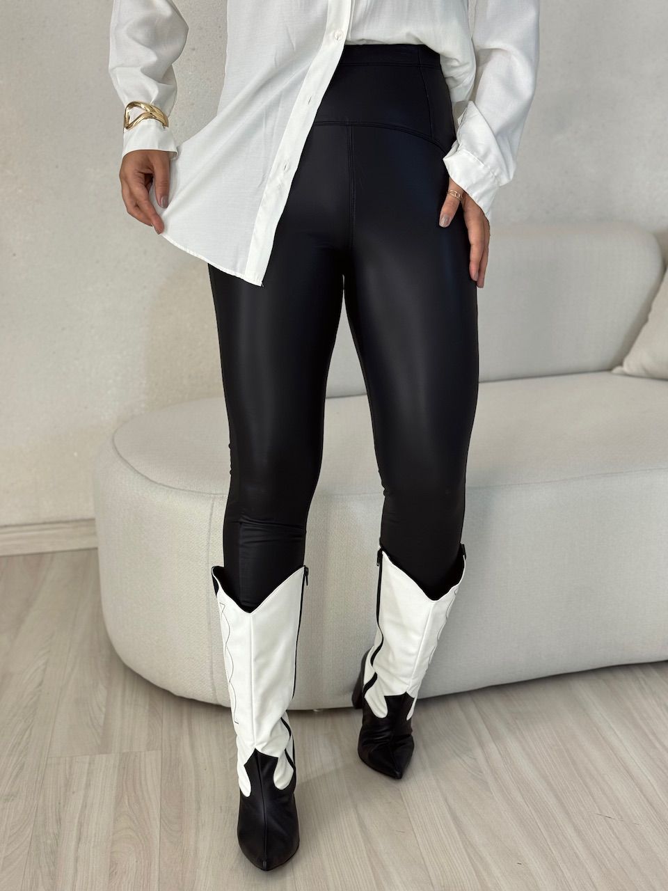 CALÇA REBECA COURO FAKE PRETO