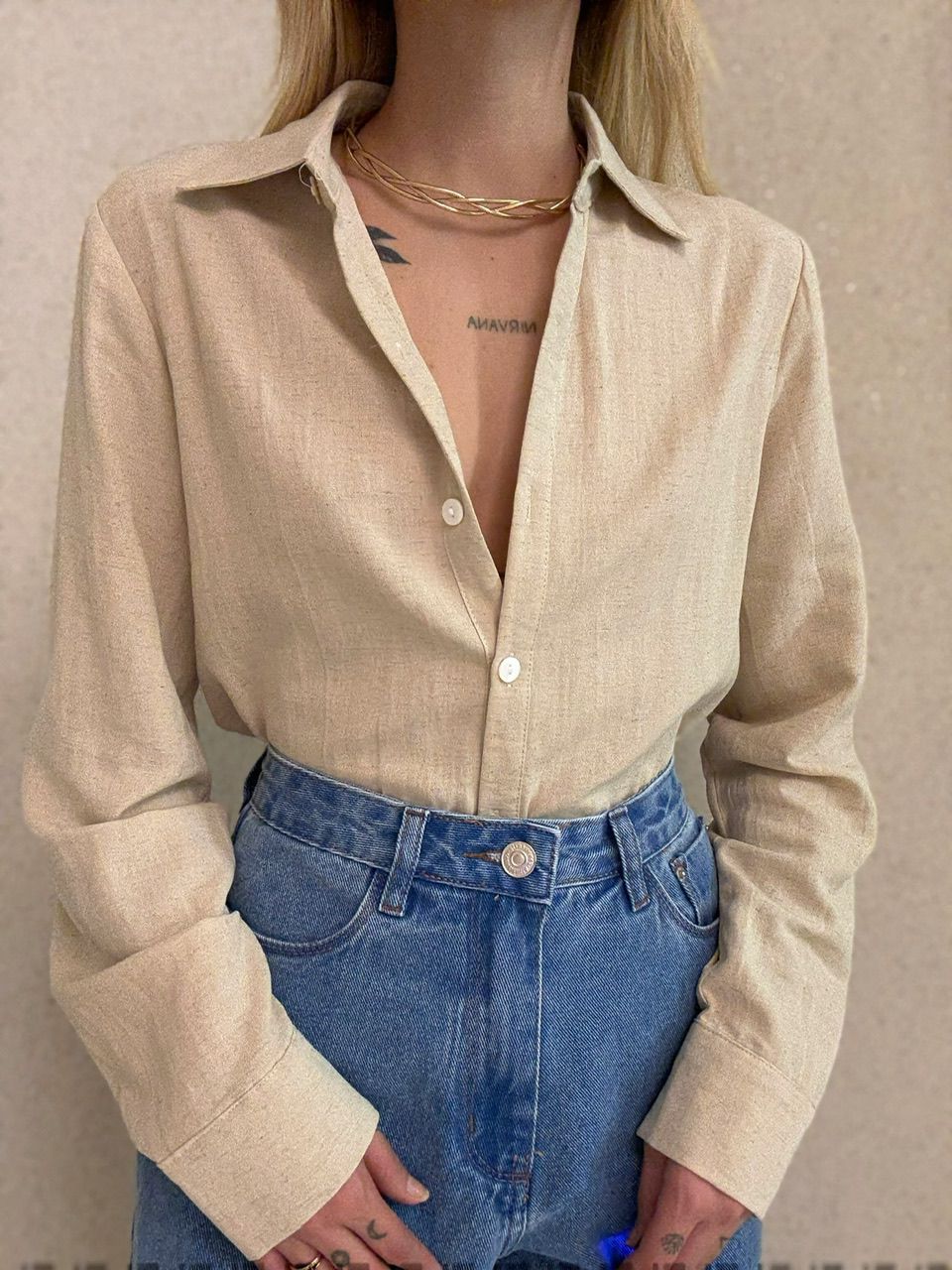 CAMISA LUNA BOTÃO PÉROLA AREIA