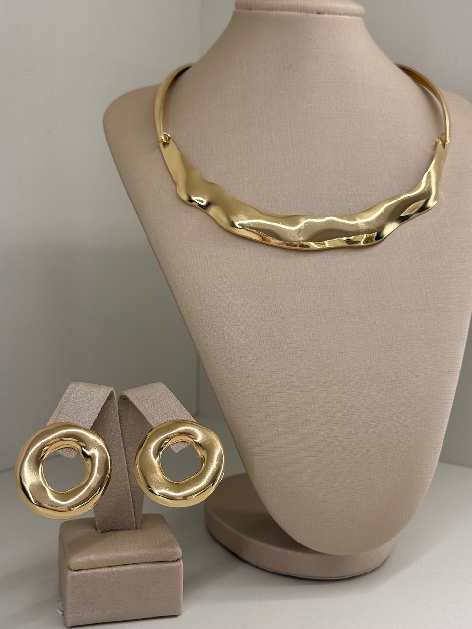 CHOKER MALU BRINCO DOURADA - 0064680085 - CAROLLA FERRARO