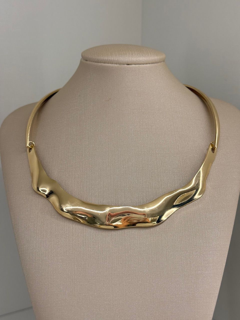 CHOKER MALU BRINCO DOURADA