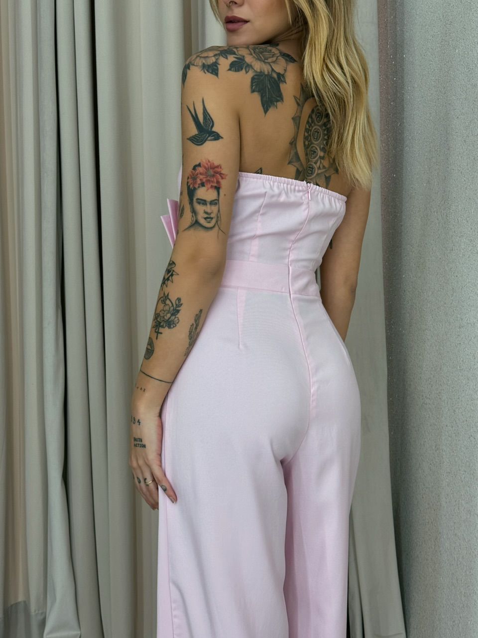 MACACÃO ZOE TOMARA QUE CAIA ROSA
