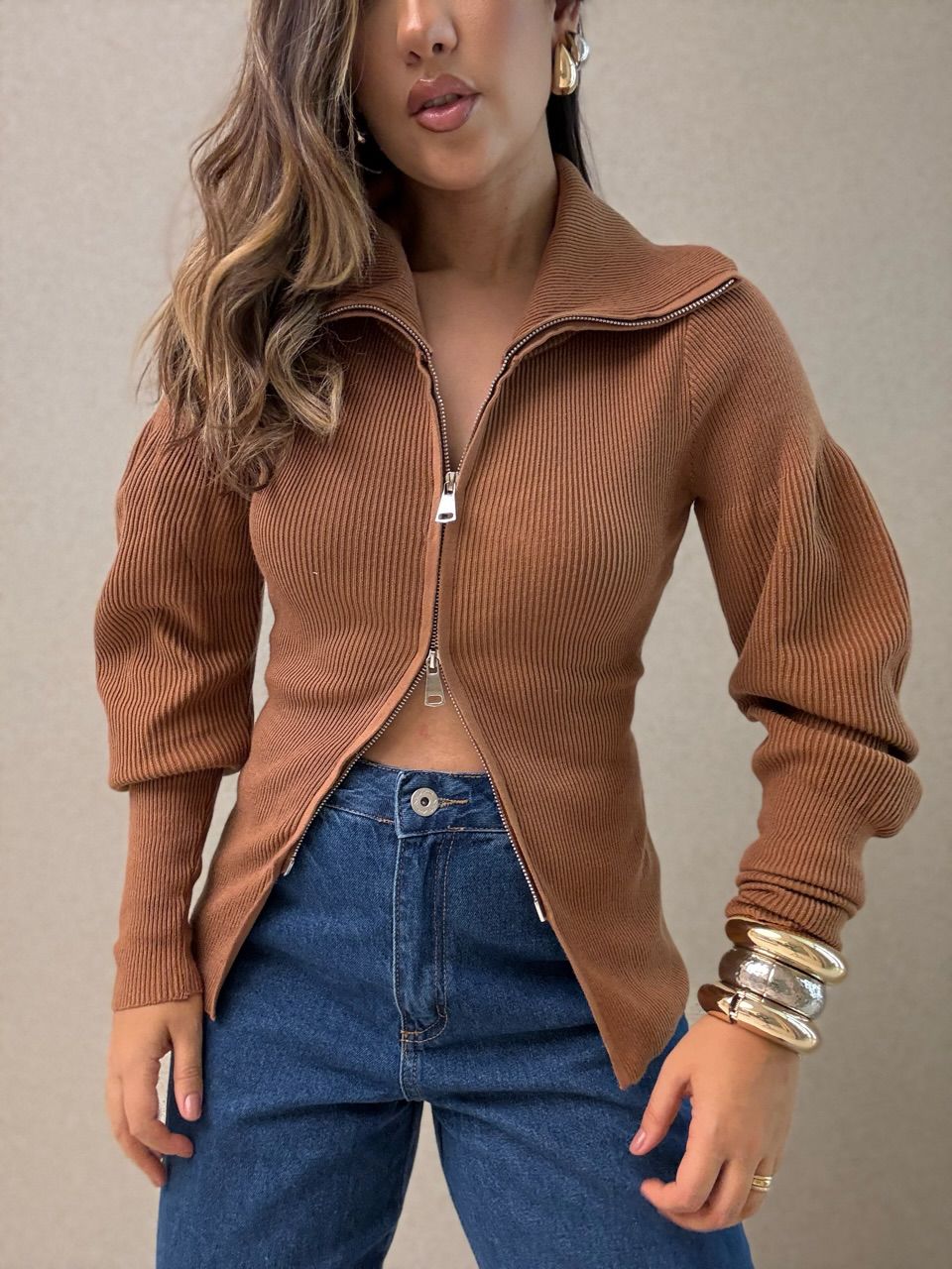 BLUSA FÁTIMA ZÍPER CARAMELO - 0066540095 - CAROLLA FERRARO