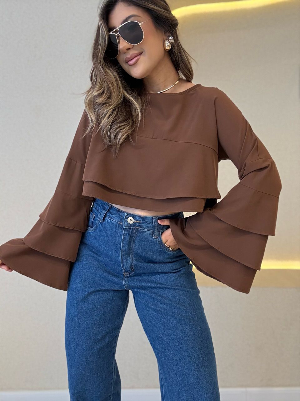 BLUSA JANAINA MANGA BABADO MARROM - 0066490054 - CAROLLA FERRARO