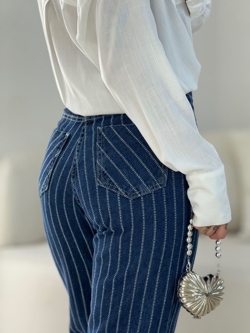 CALÇA MARIA PAULA RISCA DE GIZ JEANS ESCURO