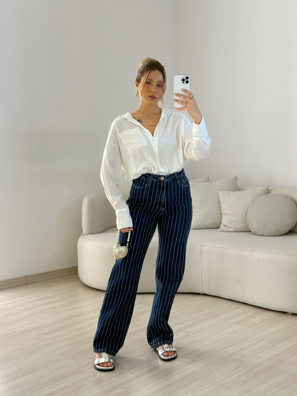CALÇA MARIA PAULA RISCA DE GIZ JEANS ESCURO - 0068... - CAROLLA FERRARO