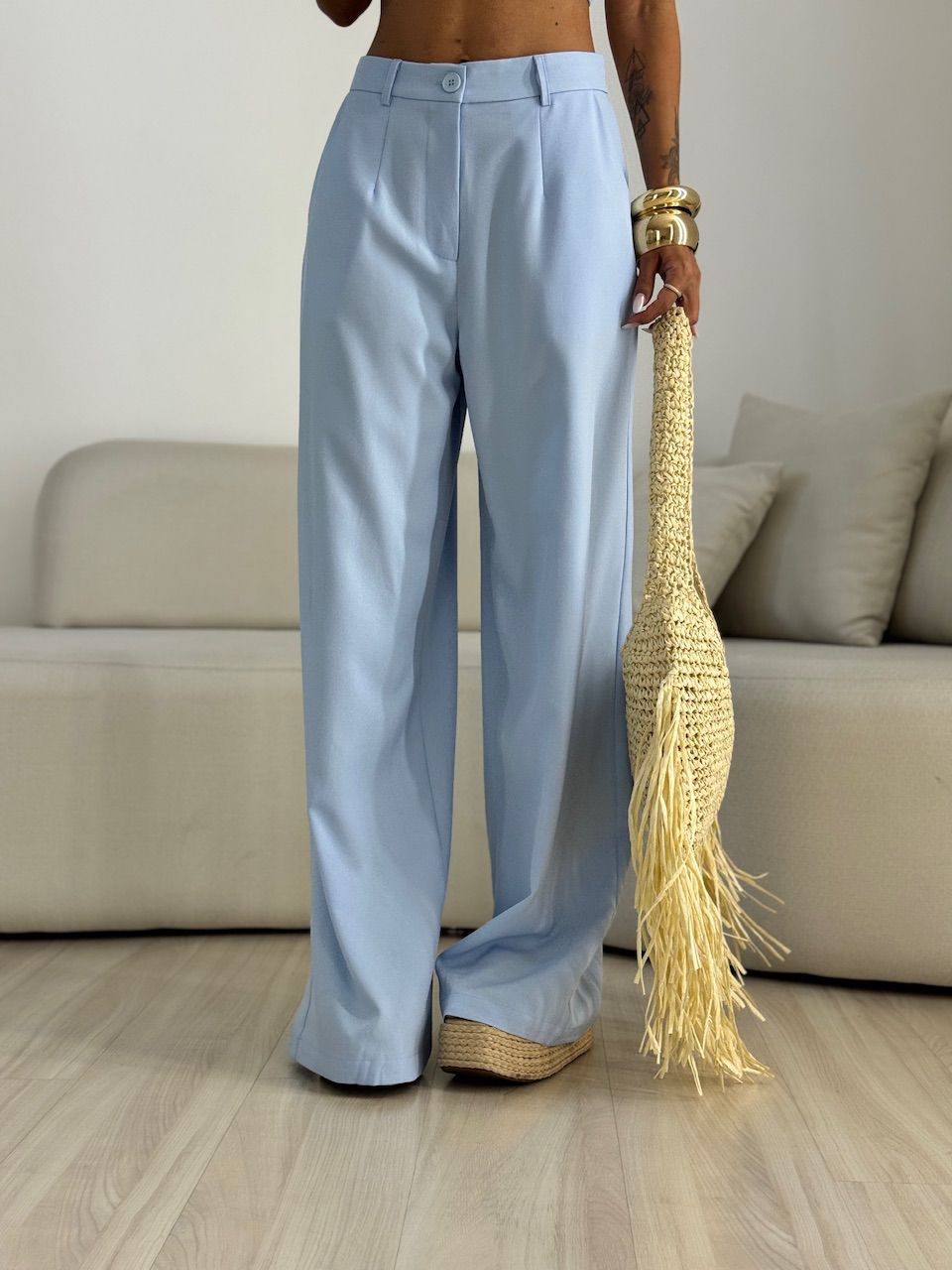 CONJUNTO MARI BLUSA ASSIMÉTRICA BABY BLUE