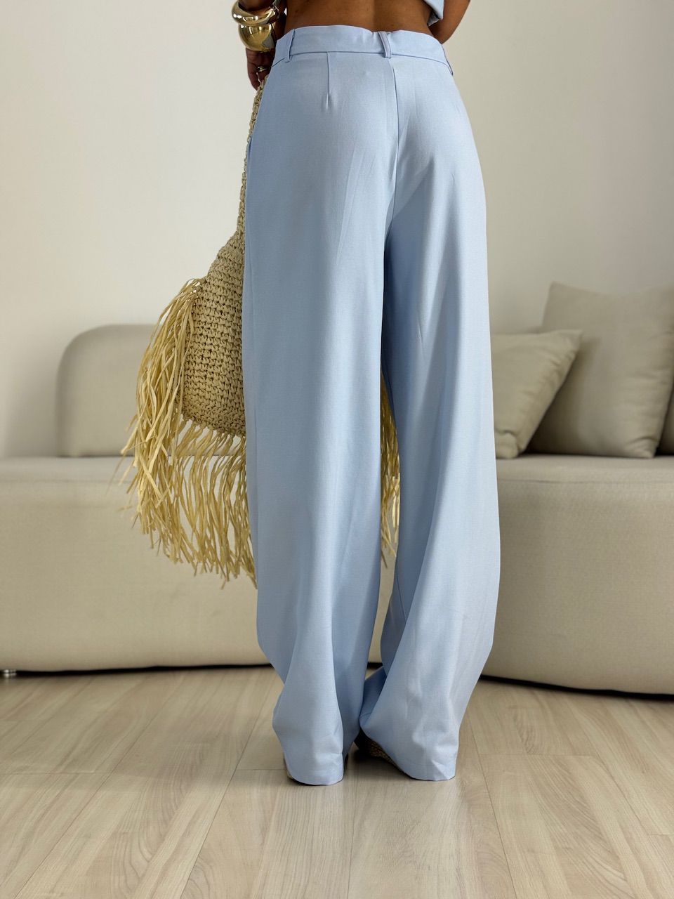 CONJUNTO MARI BLUSA ASSIMÉTRICA BABY BLUE