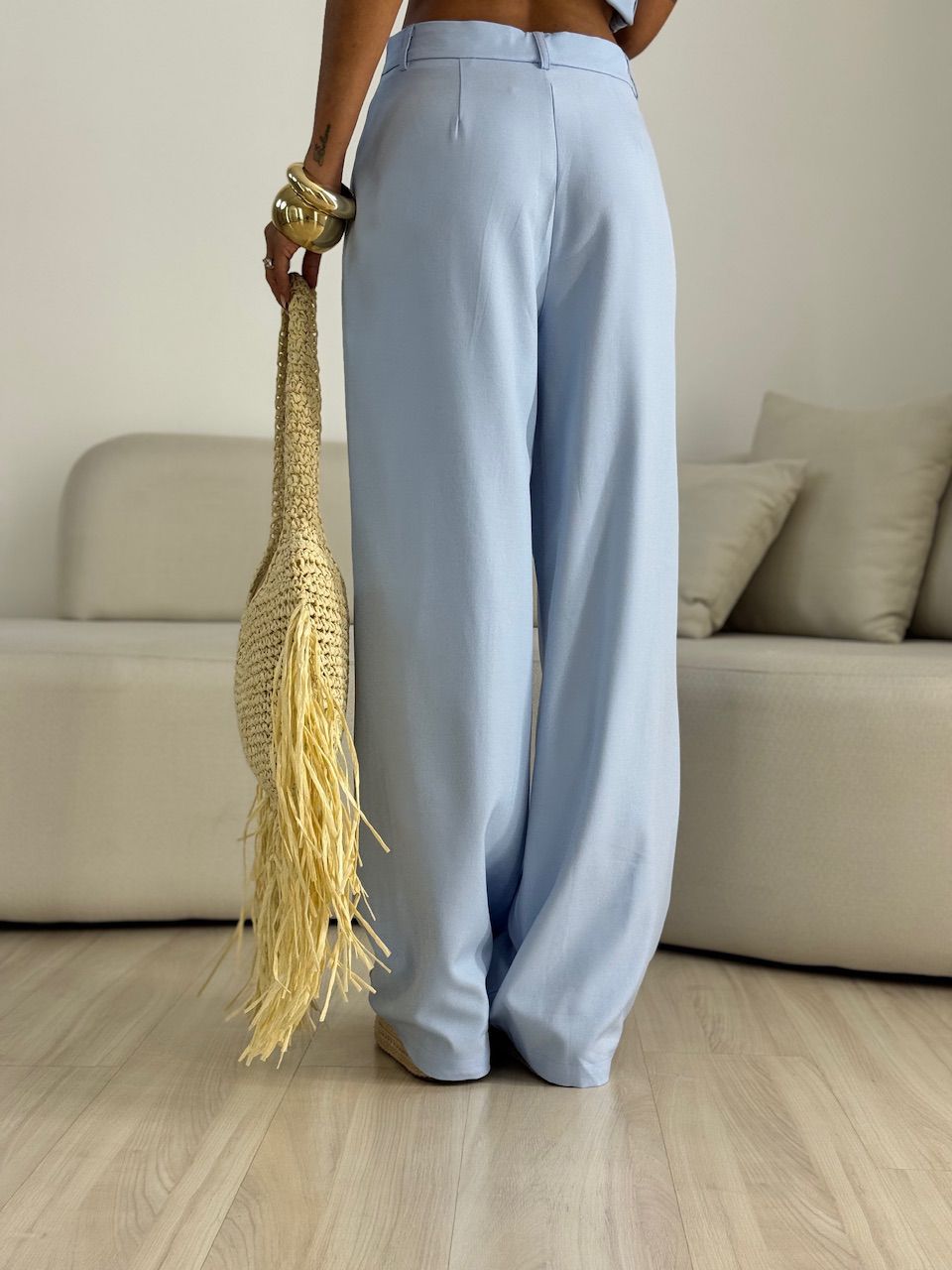 CONJUNTO MARI BLUSA ASSIMÉTRICA BABY BLUE