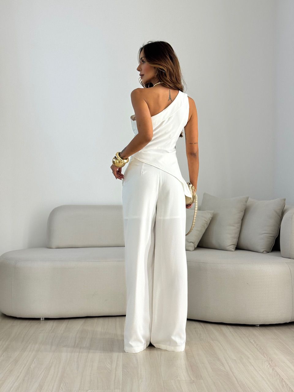 CONJUNTO MARI BLUSA ASSIMÉTRICA OFF