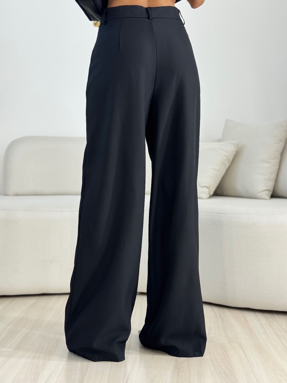 CONJUNTO MARI BLUSA ASSIMÉTRICA PRETO