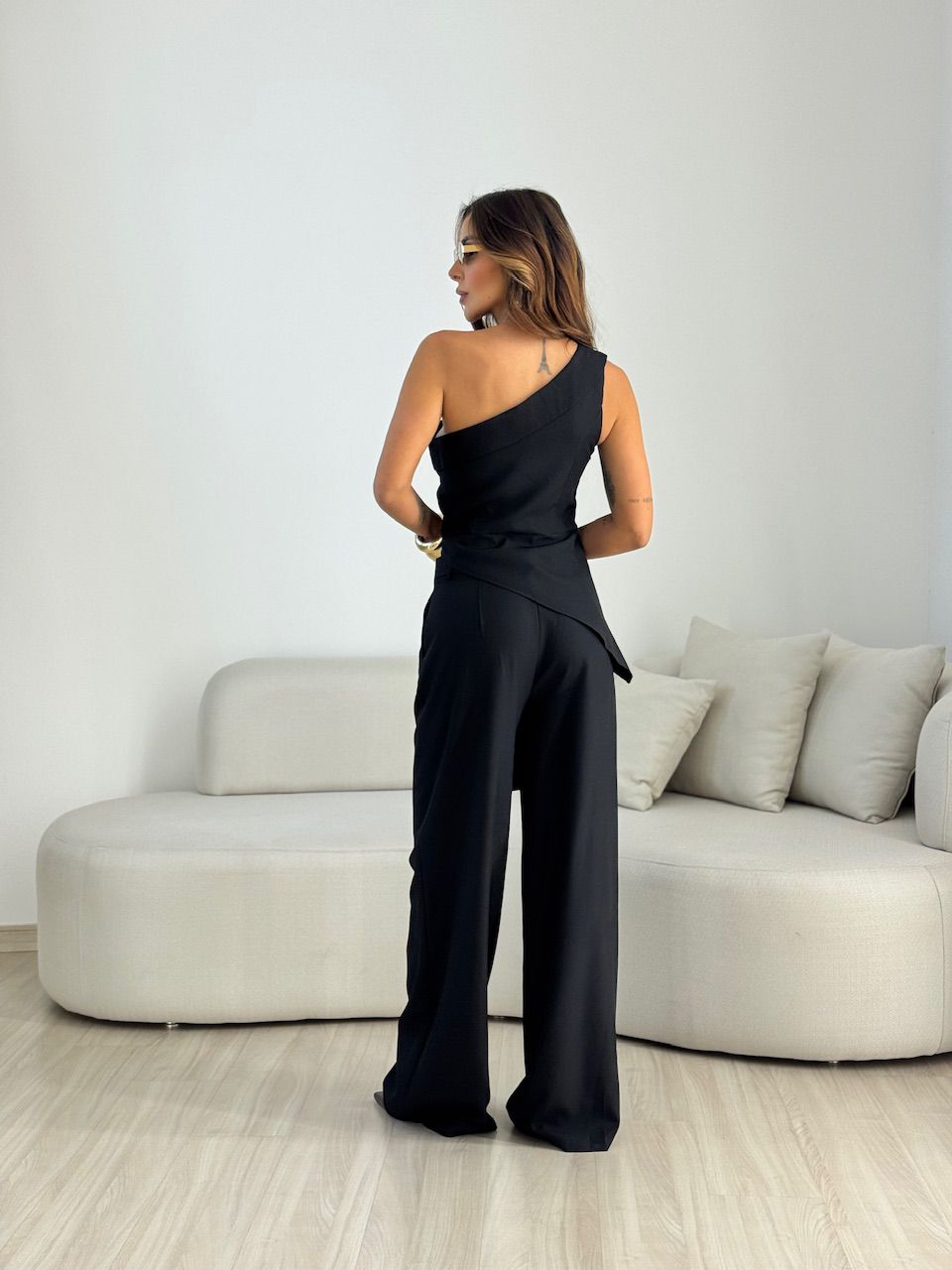 CONJUNTO MARI BLUSA ASSIMÉTRICA PRETO