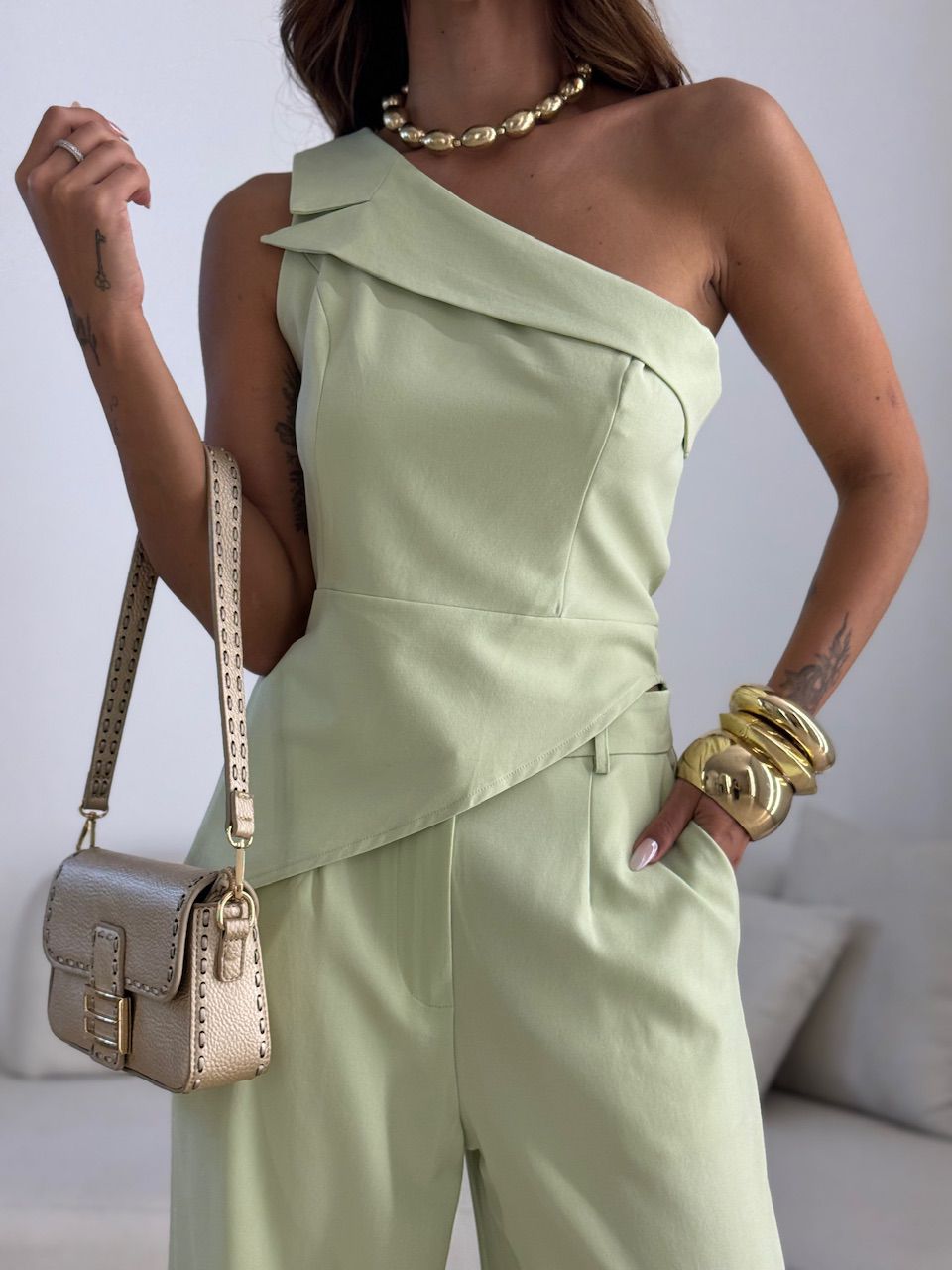 CONJUNTO MARI BLUSA ASSIMÉTRICA VERDE