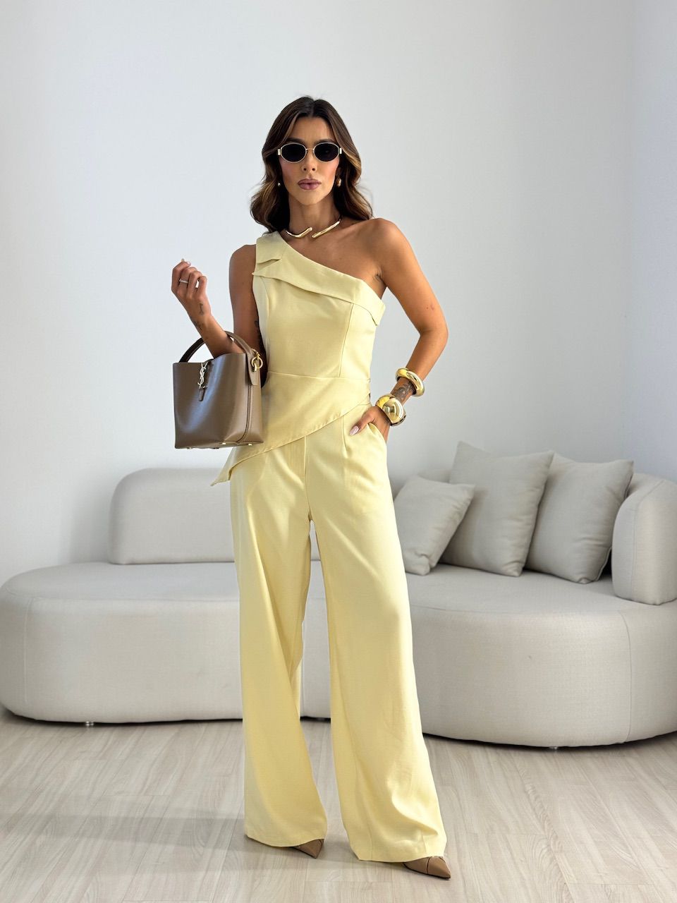 CONJUNTO MARI BLUSA ASSIMÉTRICA YELLOW BUTTER