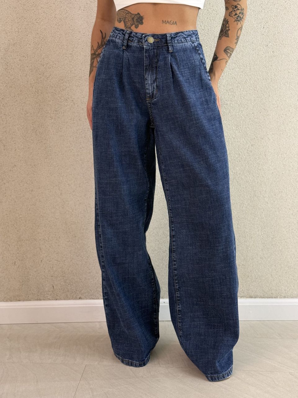 CALÇA GIOVANA COM PREGA Jeans Escuro - 0063640070 - CAROLLA FERRARO