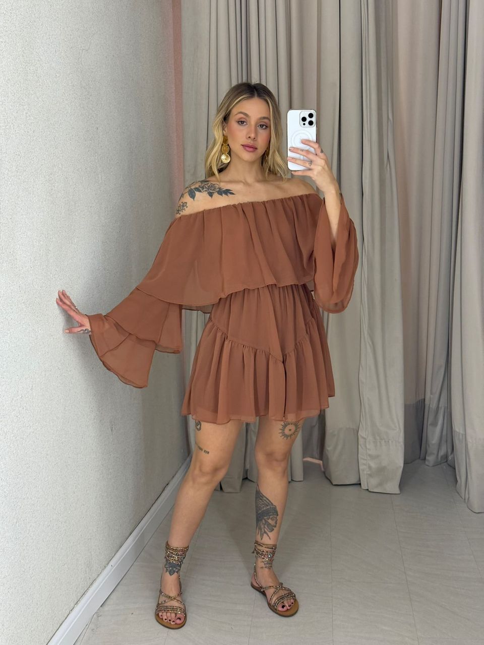 VESTIDO RITA BABADOS MARROM - 0057040054 - CAROLLA FERRARO