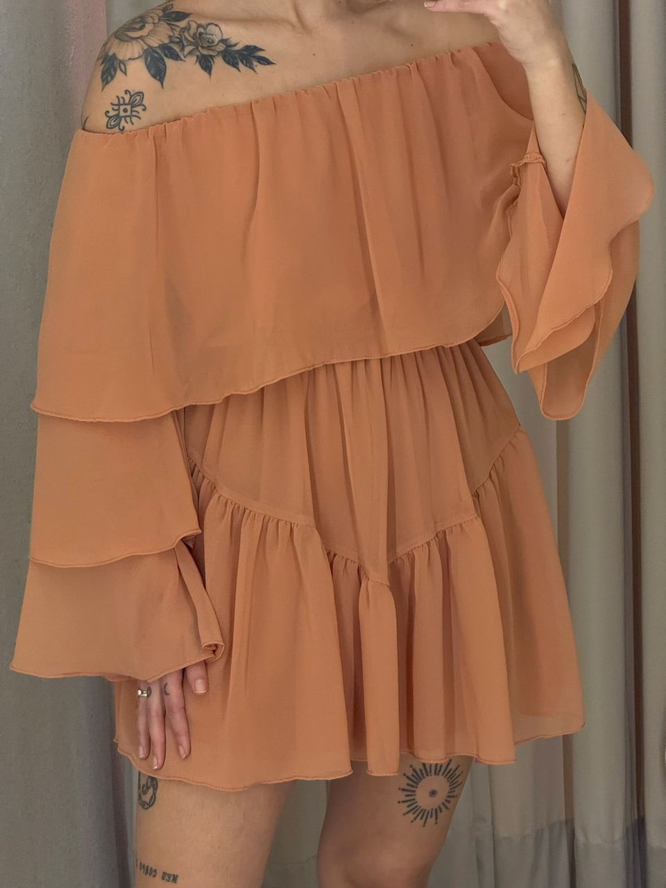 VESTIDO RITA BABADOS NUDE