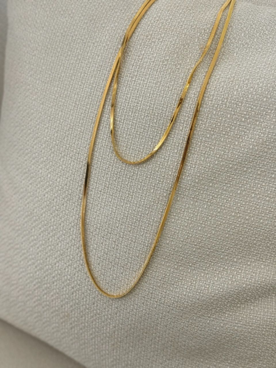 COLAR EM MALHA LONGO DOURADO