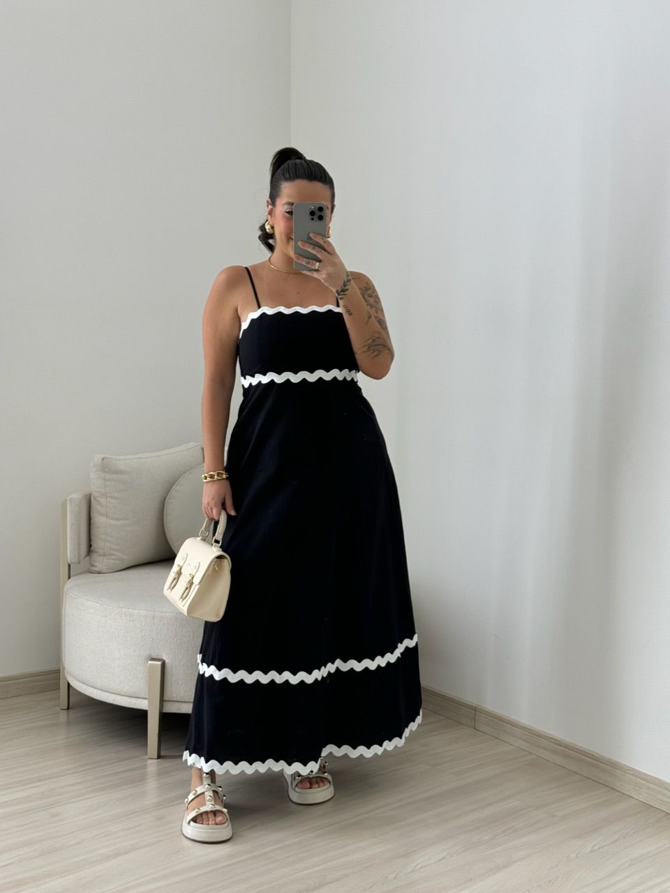 VESTIDO GABRIELA MIDI PRETO