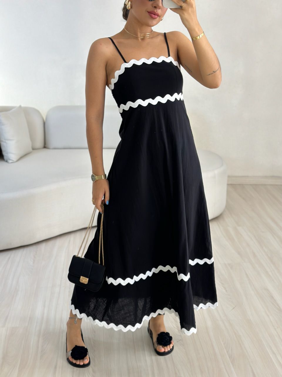 VESTIDO GABRIELA MIDI PRETO