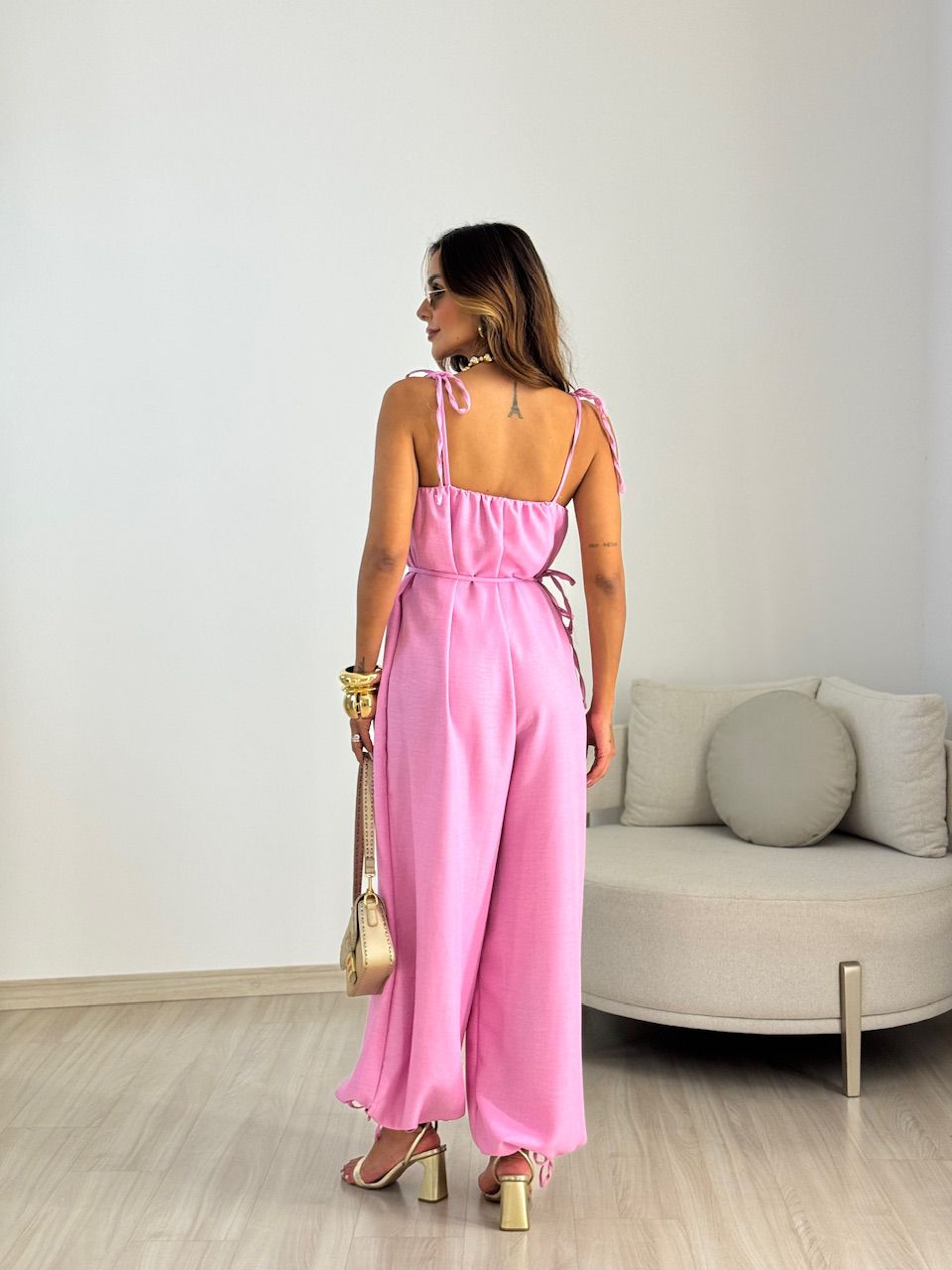 MACACÃO SARA ALCINHA ROSA