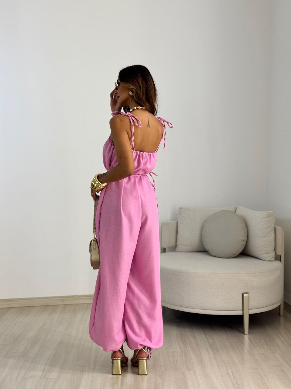 MACACÃO SARA ALCINHA ROSA