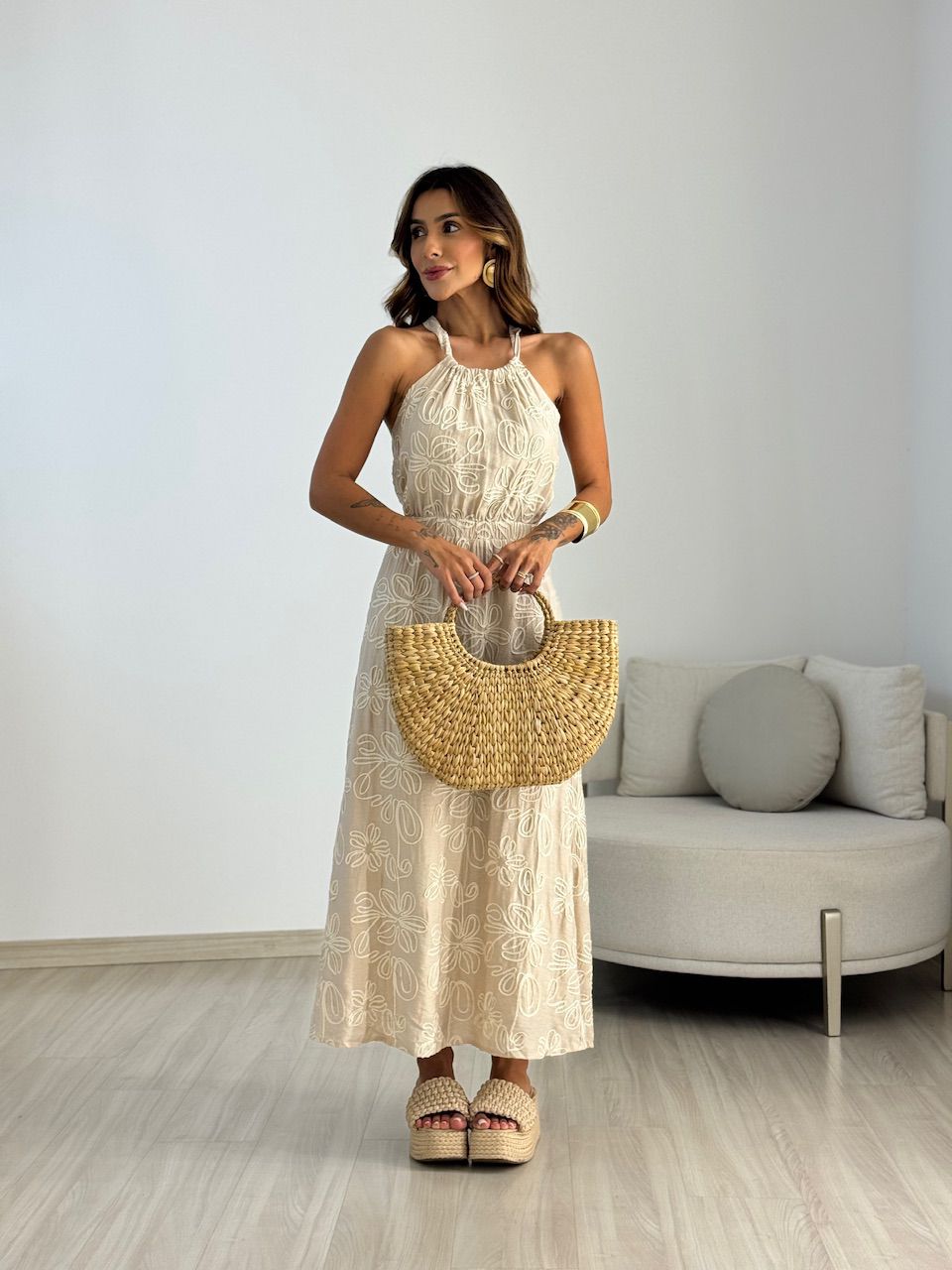 VESTIDO LILIAN BORDADO AREIA - 0069610110 - CAROLLA FERRARO