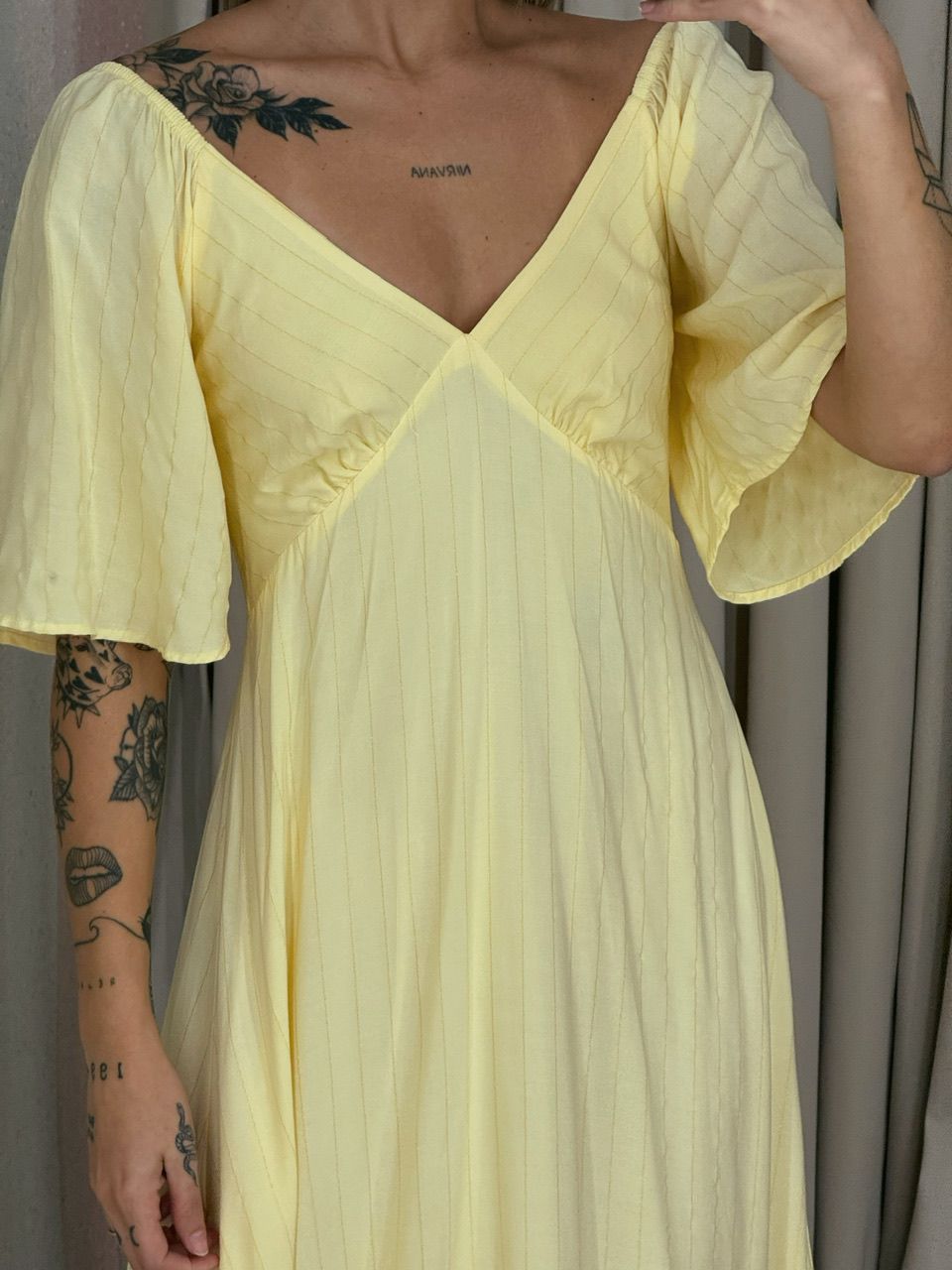VESTIDO CINDY MANGA MIDI YELLOW BUTTER