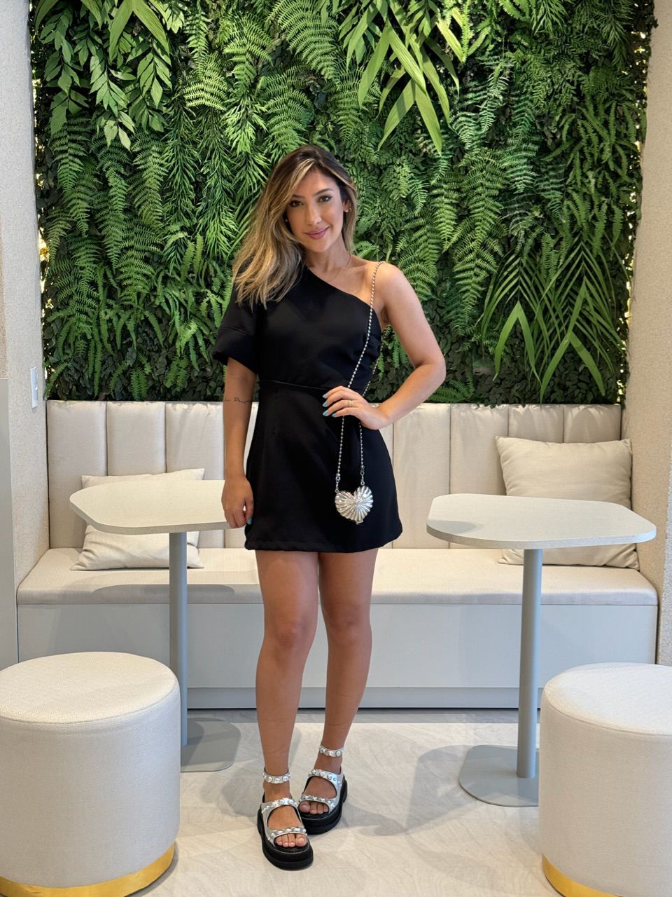 VESTIDO PATRÍCIA NULA MANGA PRETO - 0047960032 - CAROLLA FERRARO