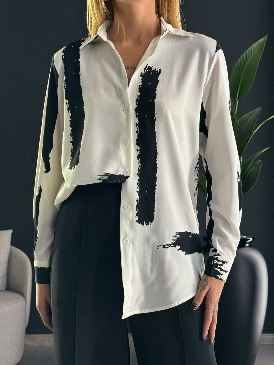 CAMISA LAIS ESTAMPADA OFF/ PRETO