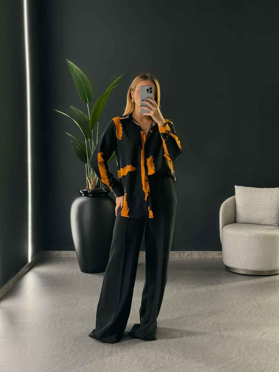 CAMISA LAIS ESTAMPADA PRETO/CARAMELO