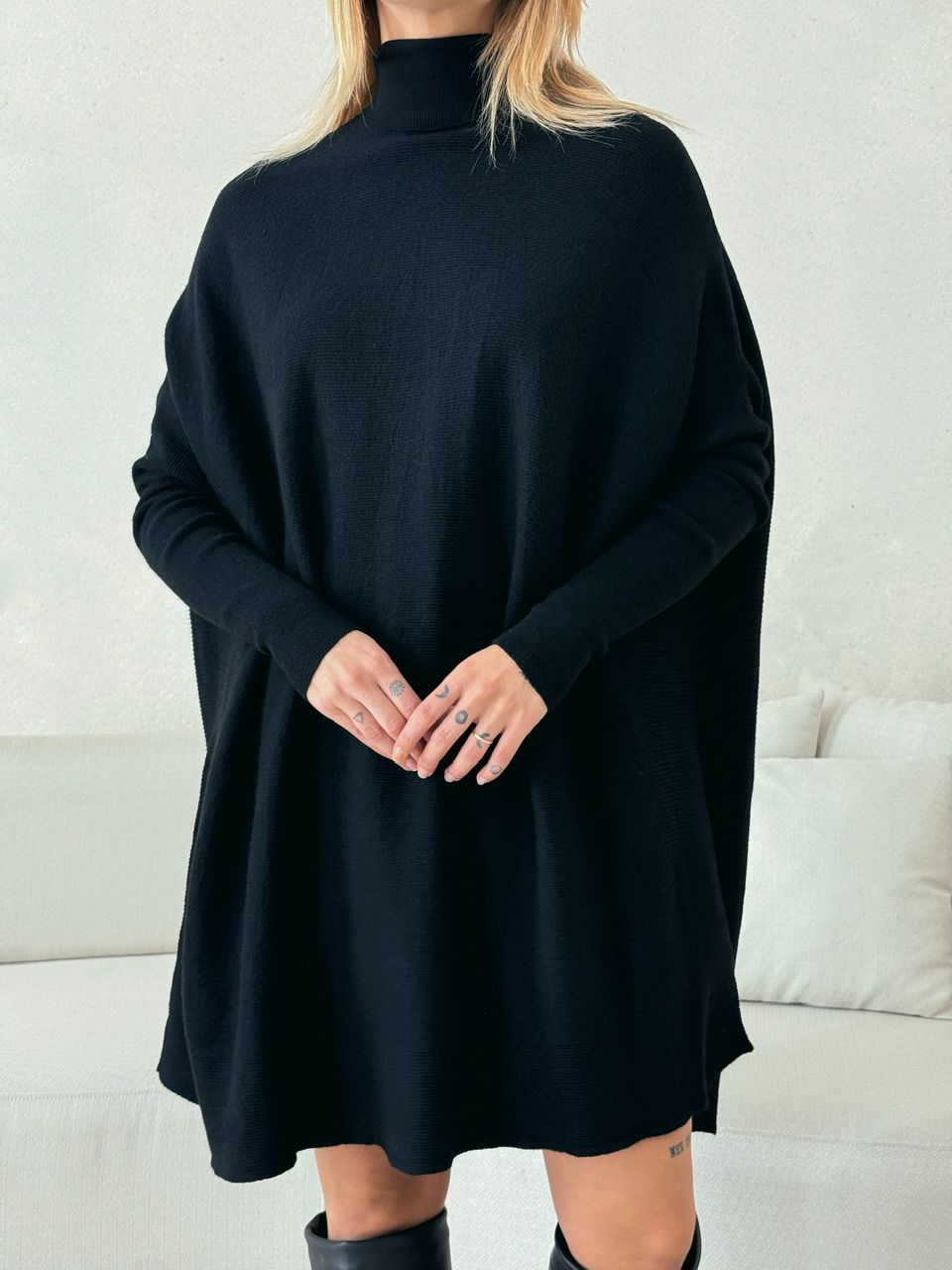 BLUSÃO TRICOT GOLA PRETO